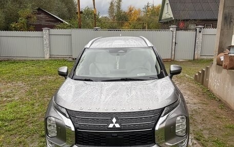 Mitsubishi Outlander, 2021 год, 2 500 000 рублей, 1 фотография
