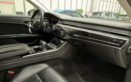 Audi A8, 2018 год, 3 450 000 рублей, 15 фотография