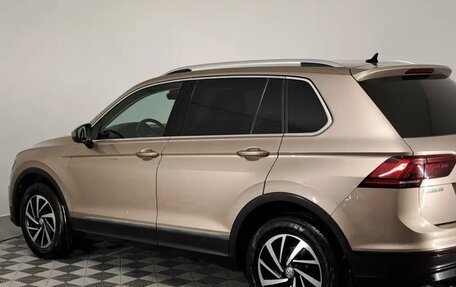 Volkswagen Tiguan II, 2018 год, 2 250 000 рублей, 2 фотография