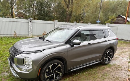 Mitsubishi Outlander, 2021 год, 2 500 000 рублей, 3 фотография