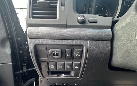 Toyota Land Cruiser 200, 2012 год, 4 550 000 рублей, 7 фотография