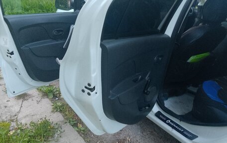 Renault Logan II, 2017 год, 400 000 рублей, 14 фотография