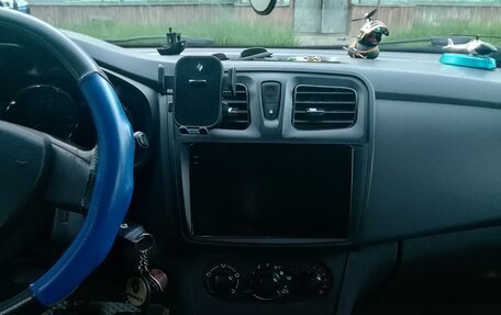 Renault Logan II, 2017 год, 400 000 рублей, 23 фотография