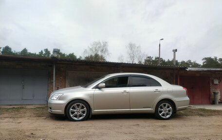 Toyota Avensis III рестайлинг, 2004 год, 795 000 рублей, 3 фотография