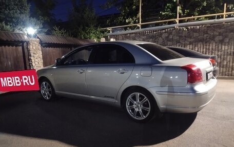 Toyota Avensis III рестайлинг, 2004 год, 795 000 рублей, 4 фотография