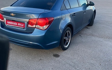 Chevrolet Cruze II, 2013 год, 800 000 рублей, 3 фотография