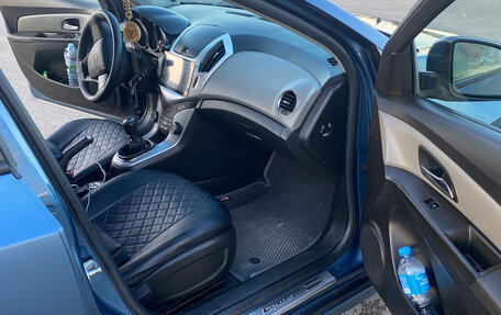 Chevrolet Cruze II, 2013 год, 800 000 рублей, 10 фотография