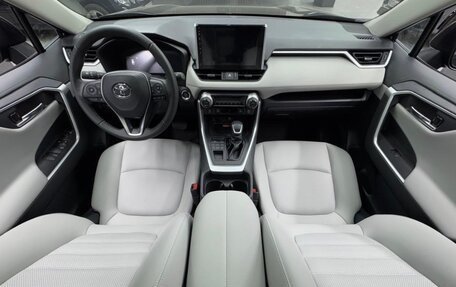 Toyota RAV4, 2024 год, 4 800 000 рублей, 5 фотография