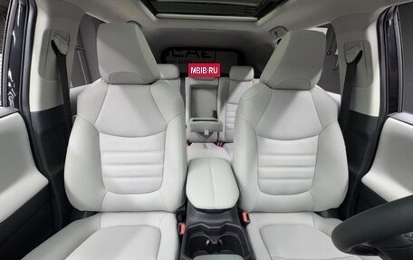 Toyota RAV4, 2024 год, 4 800 000 рублей, 4 фотография