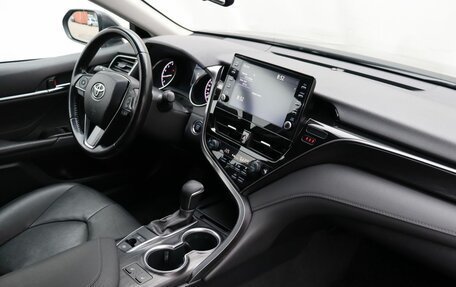 Toyota Camry, 2021 год, 3 050 000 рублей, 10 фотография