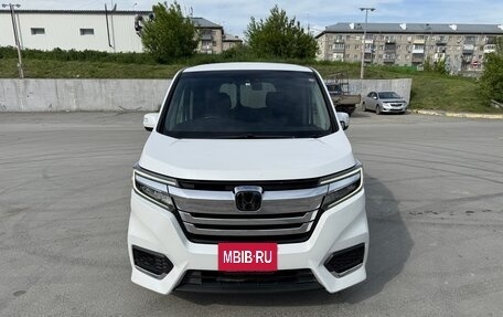 Honda Stepwgn IV, 2019 год, 2 050 000 рублей, 2 фотография