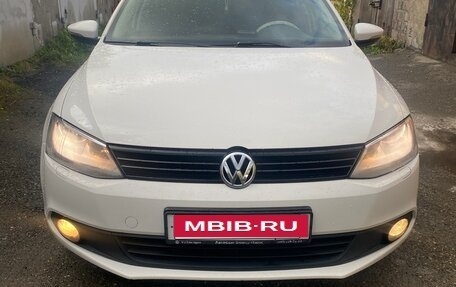 Volkswagen Jetta VI, 2011 год, 850 000 рублей, 1 фотография