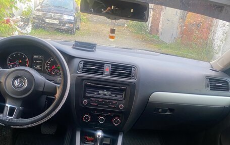 Volkswagen Jetta VI, 2011 год, 850 000 рублей, 6 фотография