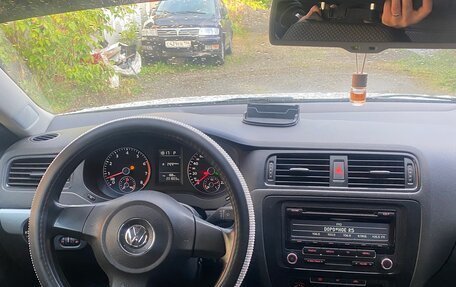 Volkswagen Jetta VI, 2011 год, 850 000 рублей, 7 фотография