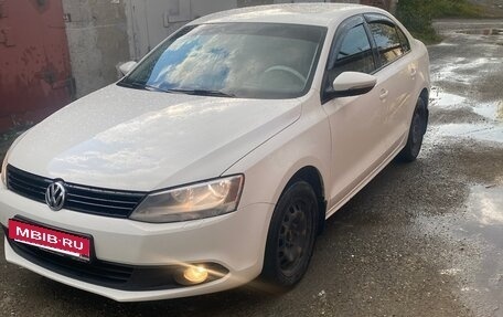 Volkswagen Jetta VI, 2011 год, 850 000 рублей, 2 фотография