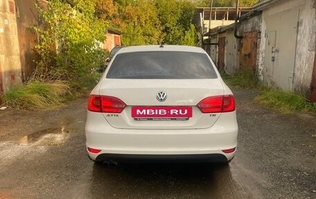 Volkswagen Jetta VI, 2011 год, 850 000 рублей, 4 фотография