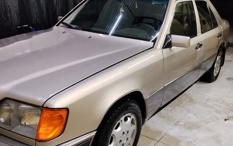 Mercedes-Benz W124, 1993 год, 570 000 рублей, 2 фотография