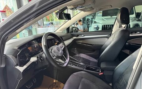 Volkswagen Golf VIII, 2022 год, 1 650 000 рублей, 9 фотография