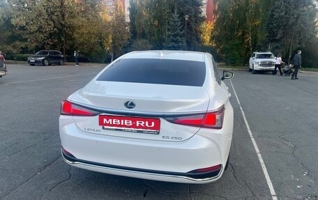 Lexus ES VII, 2022 год, 4 500 000 рублей, 18 фотография