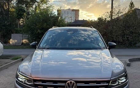 Volkswagen Tiguan II, 2020 год, 2 899 000 рублей, 2 фотография