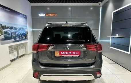 Mitsubishi Outlander III рестайлинг 3, 2019 год, 2 220 000 рублей, 6 фотография