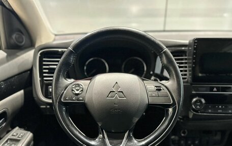 Mitsubishi Outlander III рестайлинг 3, 2019 год, 2 220 000 рублей, 13 фотография