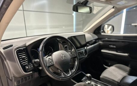 Mitsubishi Outlander III рестайлинг 3, 2019 год, 2 220 000 рублей, 15 фотография