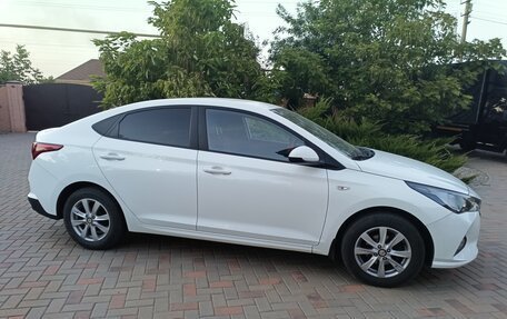 Hyundai Solaris II рестайлинг, 2020 год, 1 649 000 рублей, 2 фотография