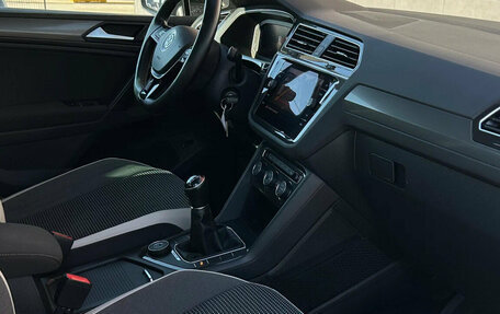 Volkswagen Tiguan II, 2018 год, 2 490 000 рублей, 14 фотография
