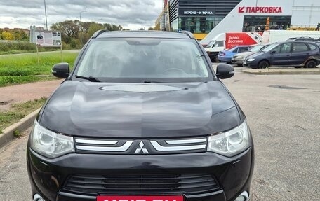 Mitsubishi Outlander III рестайлинг 3, 2013 год, 1 150 000 рублей, 3 фотография