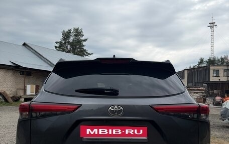 Toyota Highlander, 2021 год, 4 690 000 рублей, 5 фотография