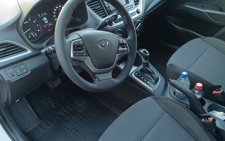 Hyundai Solaris II рестайлинг, 2018 год, 1 355 000 рублей, 10 фотография