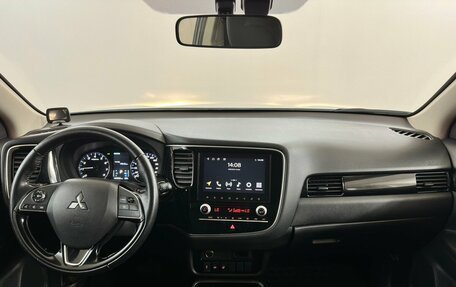 Mitsubishi Outlander III рестайлинг 3, 2021 год, 2 150 000 рублей, 5 фотография