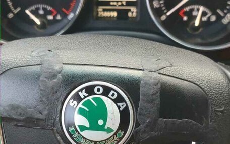 Skoda Superb III рестайлинг, 2010 год, 450 000 рублей, 17 фотография