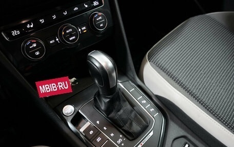 Volkswagen Tiguan II, 2019 год, 2 442 000 рублей, 7 фотография
