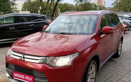 Mitsubishi Outlander III рестайлинг 3, 2014 год, 1 300 000 рублей, 1 фотография