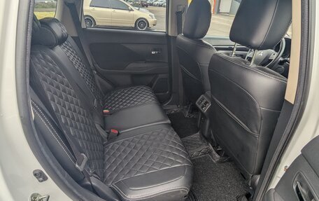 Mitsubishi Outlander III рестайлинг 3, 2019 год, 2 800 000 рублей, 12 фотография