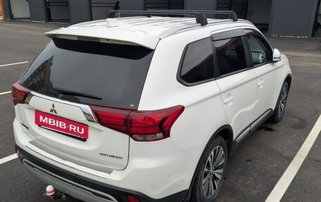 Mitsubishi Outlander III рестайлинг 3, 2019 год, 2 800 000 рублей, 7 фотография