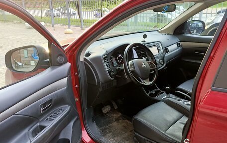 Mitsubishi Outlander III рестайлинг 3, 2014 год, 1 300 000 рублей, 4 фотография