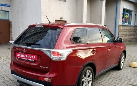 Mitsubishi Outlander III рестайлинг 3, 2014 год, 1 300 000 рублей, 3 фотография