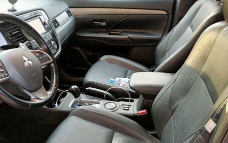 Mitsubishi Outlander III рестайлинг 3, 2014 год, 1 300 000 рублей, 8 фотография