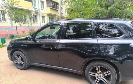 Mitsubishi Outlander III рестайлинг 3, 2013 год, 1 200 000 рублей, 2 фотография