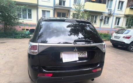 Mitsubishi Outlander III рестайлинг 3, 2013 год, 1 200 000 рублей, 4 фотография