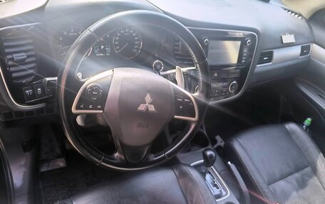 Mitsubishi Outlander III рестайлинг 3, 2013 год, 1 200 000 рублей, 12 фотография