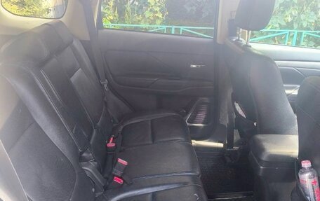 Mitsubishi Outlander III рестайлинг 3, 2013 год, 1 200 000 рублей, 15 фотография