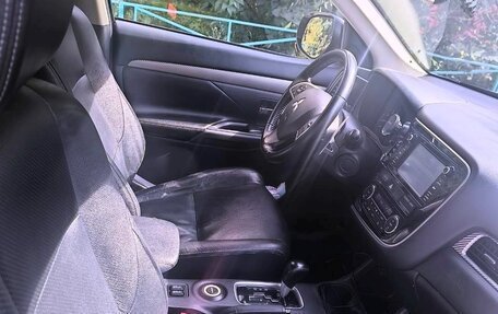 Mitsubishi Outlander III рестайлинг 3, 2013 год, 1 200 000 рублей, 14 фотография