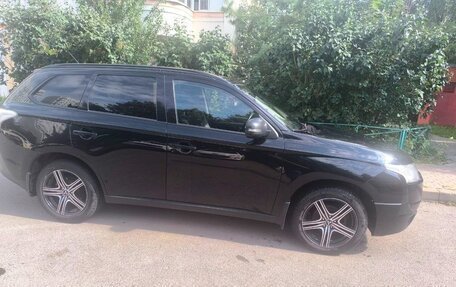Mitsubishi Outlander III рестайлинг 3, 2013 год, 1 200 000 рублей, 18 фотография
