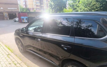 Mitsubishi Outlander III рестайлинг 3, 2013 год, 1 200 000 рублей, 21 фотография