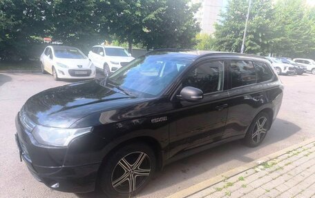 Mitsubishi Outlander III рестайлинг 3, 2013 год, 1 200 000 рублей, 19 фотография