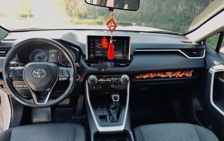 Toyota RAV4, 2019 год, 3 200 000 рублей, 11 фотография